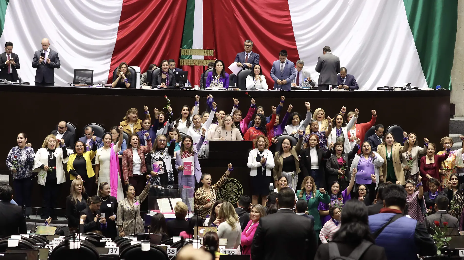 Sesión Solemne Voto de la Mujer en México _ LOVERA-22